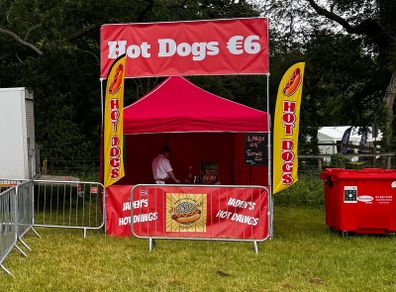 hot dog cart