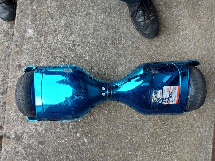 Hoverboard, no charger, not tested in very good cosmetic condition