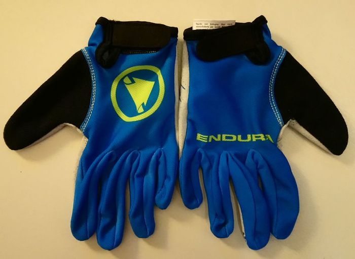Original ENDURA HUMMVEE kids cycling gloves in AZURE BLUE or TEAL - children bike gloves for age up to 9 years old