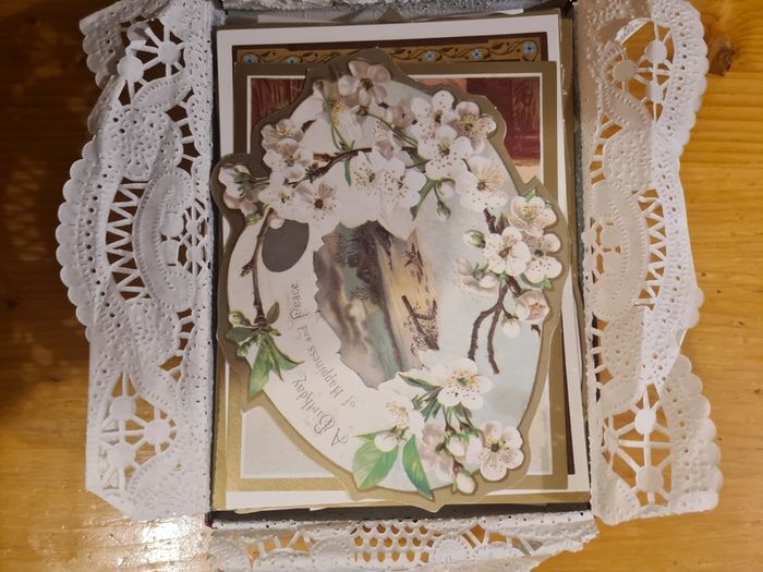 Greeting Cards x25 Vintage Reproduction  C/w Envelopes In Lovely Presentation Box.