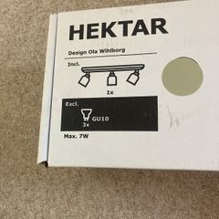 Ceiling track lights. Ikea Hektar in beige.
