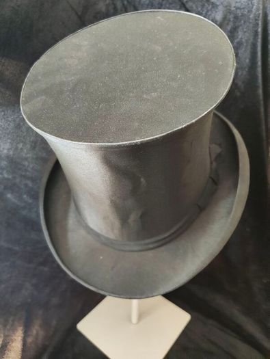 top hat, opera hat,chapeau claque