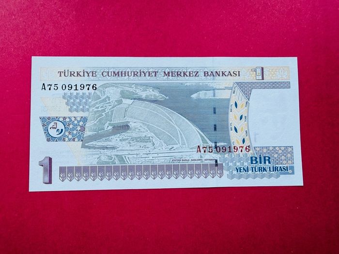Turkey. 1 Lira  2005  Pick 216a   ( Uncirculated )