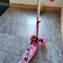Minnie Mouse Scooter with Light Up LED Wheels Image 3