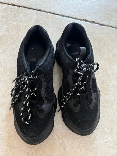 Black casual shoes