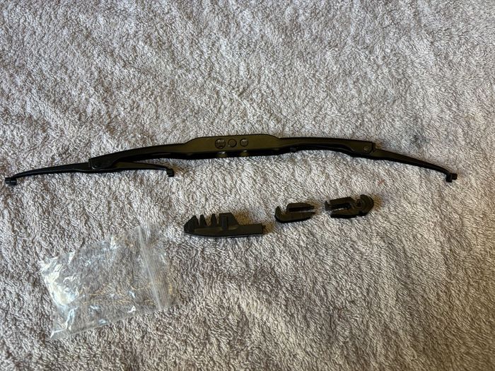 Rear wiper blade arm