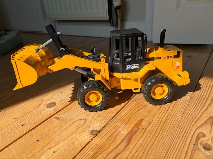 Bruder 1:16 Road Loader FR 130