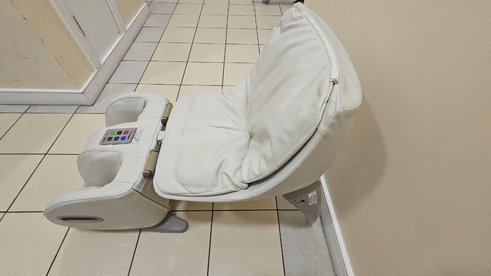 Inada Cube Plus massage chair [Delivery Possible]
