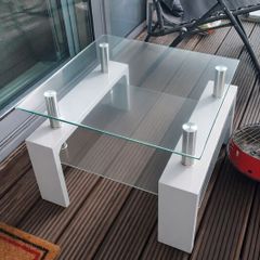 Modern glass coffee table in great condition