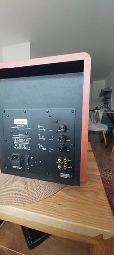 Speakers JAMO