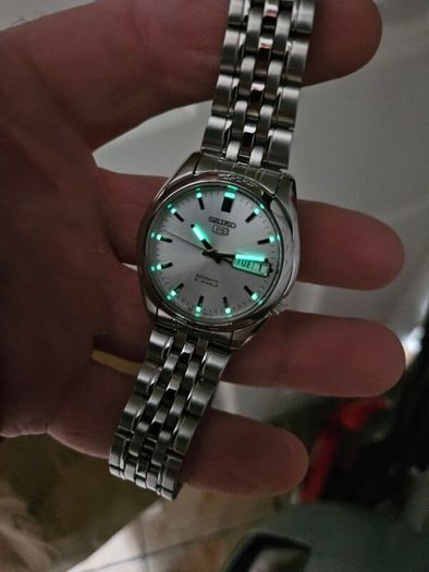Watch Seiko 5 Automatic.
