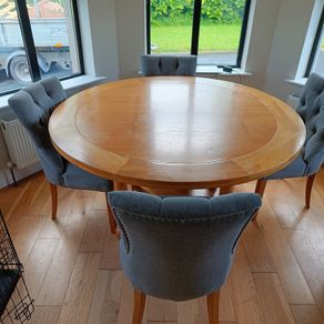 Oak Round Table
