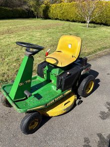 JOHN DEERE GX75 ride on lawnmower