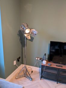 Tripod floor lamp