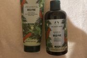 1 x Body Lotion. 1 x Shower Gel