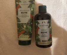 THE BODY SHOP - 1 x Body Lotion. 1 x Shower Gel
