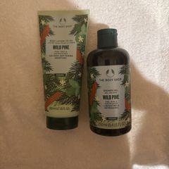 1 x Body Lotion. 1 x Shower Gel