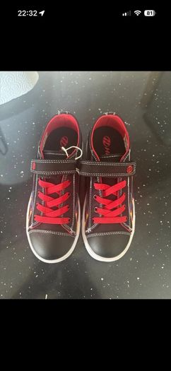 Brand new Heelys