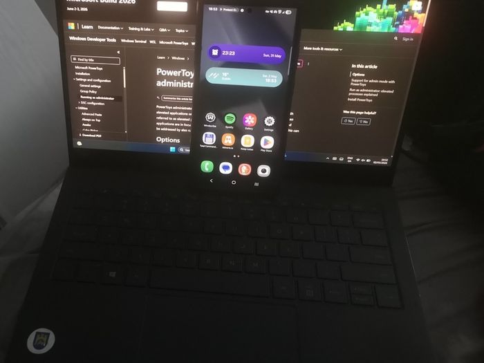 S24 Ultra + Samsung Galaxy Book S