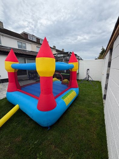 kids bouncy castle