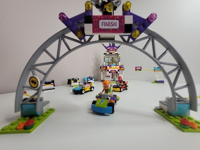 LEGO Friends 41352 The Big Race Day