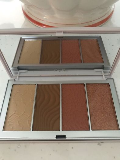PUR 4 in 1 Skin Perfecting Powders Palette shade Fair Light- New / Boxed