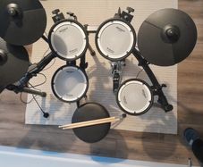 Roland TD-07 Drum kit