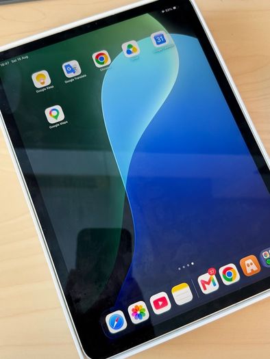 iPad Pro 11 4th gen 256 cellular with keyboard