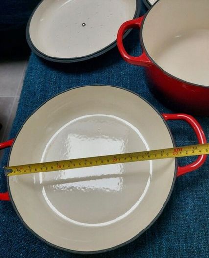 2x Crofton iron cast casserole pots in red