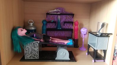 Monster High Creepy Chamber play set