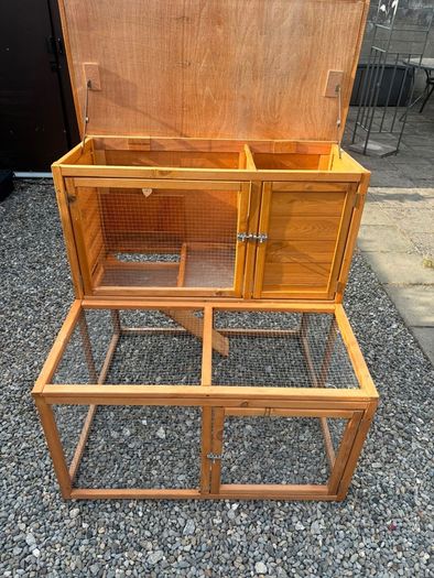 Rabbit hutch / Cage