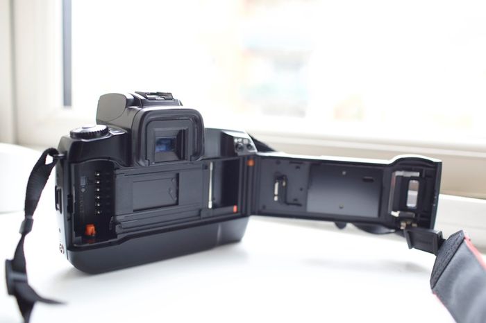 Canon EOS 5 35mm Body + Battery pack