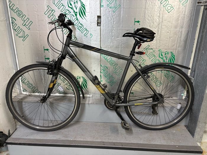 Apollo Guru Gents hybrid bike with lock, mudguards and lights