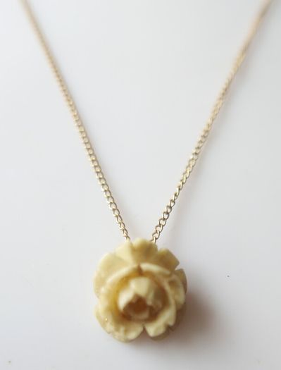 Vintage Dainty Flower Pendant Necklace 1/20 12K Gold Plated . length 16"