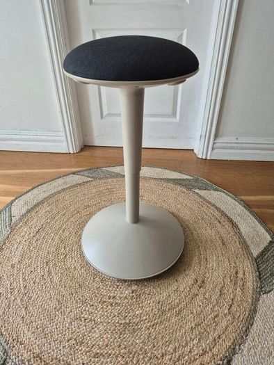 The IKEA NILSERIK sit/stand office chair