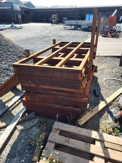Steel stillages