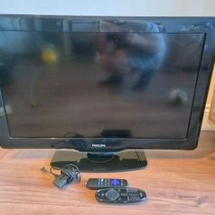 32 inch Philips HD TV with Roku Express Streaming Bundle