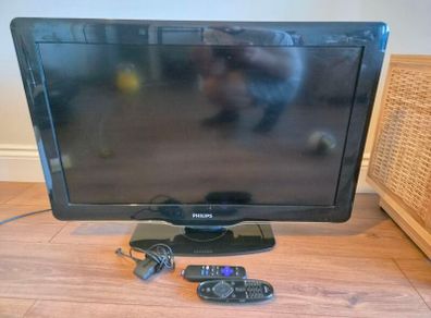 32 inch Philips HD TV with Roku Express Streaming Bundle