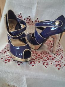 High heels size 4