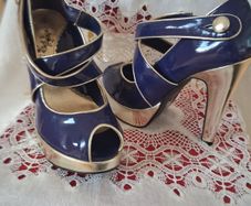 High heels size 4