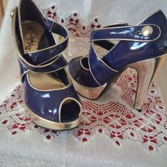 High heels size 4