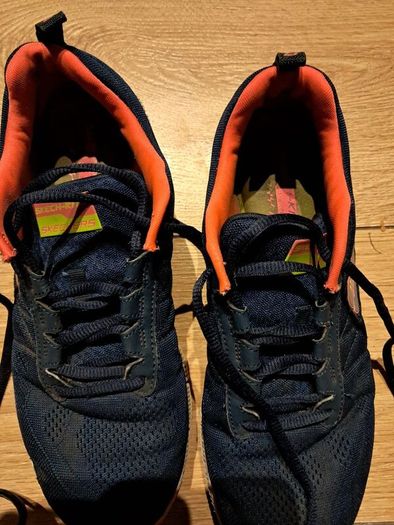 Women's Sketchers Shoes X 2