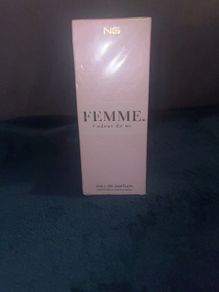 Femme L'odeur Du Ng