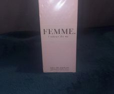 Femme L'odeur Du Ng