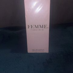 Femme L'odeur Du Ng