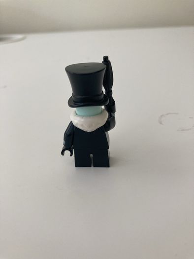 Lego the penguin man from the Batman series mini figure