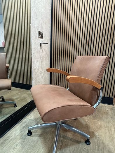 OLYMP 8000 adjustable Salon Chairs