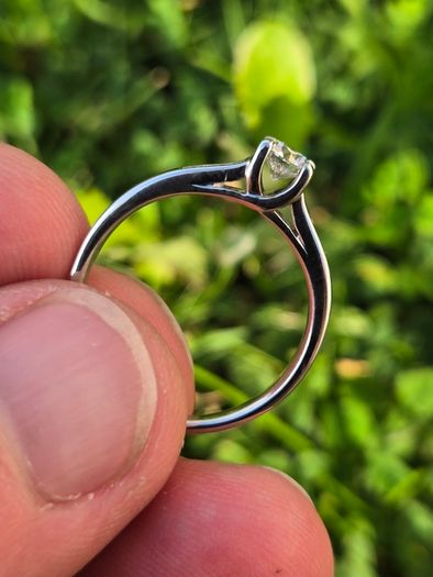 18ct White Gold Diamond Engagement Ring