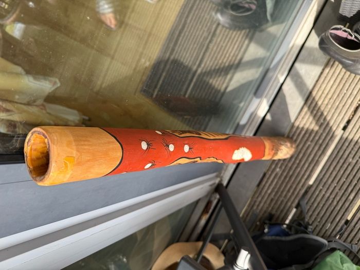 Authentic Aboriginal boomerang and didgeridoo, 88cm