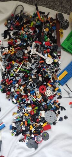 LEGO Collection (2011-2018) Mixed Figures & Bricks, Blue Ninjago NRG Zane figure with his spinner.